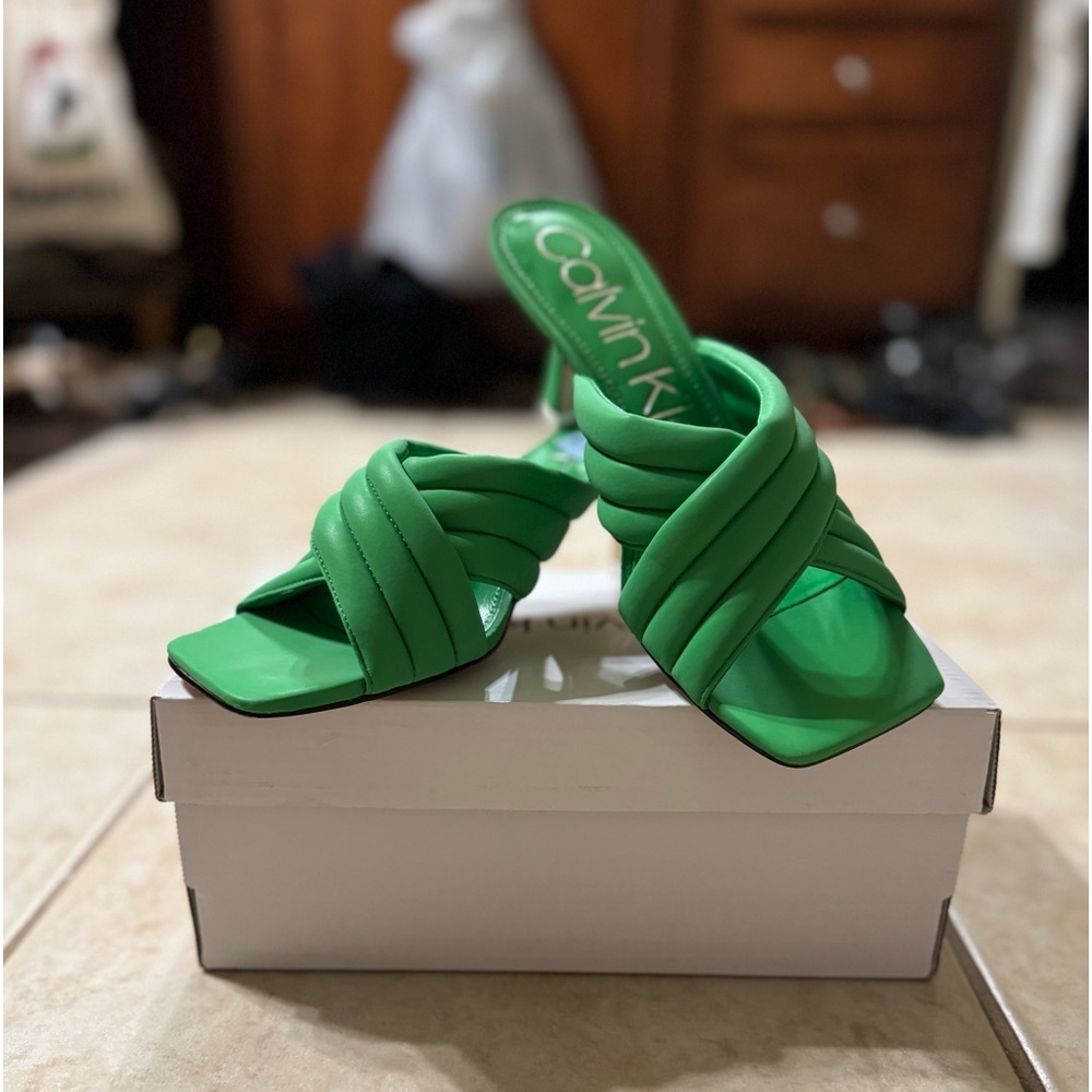 Who doesn’t love a kitten heel??